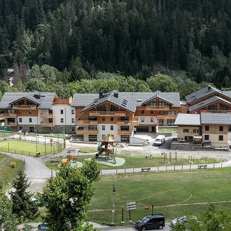 Cosy Avec Balcon, Parking Et Wi-fi A Champagny-en-vanoise - Fr-1-638-13 Apartment