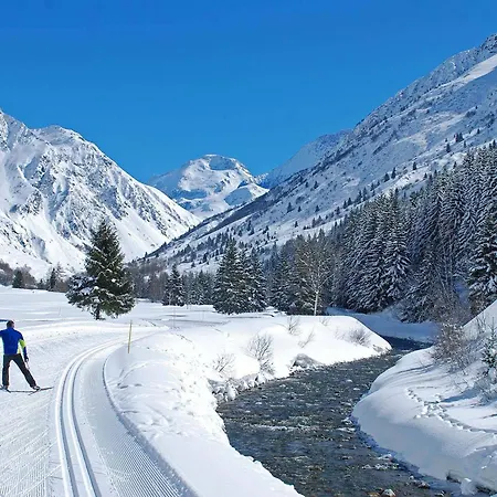 Cosy Avec Balcon, Parking Et Wi-fi A Champagny-en-vanoise - Fr-1-638-13