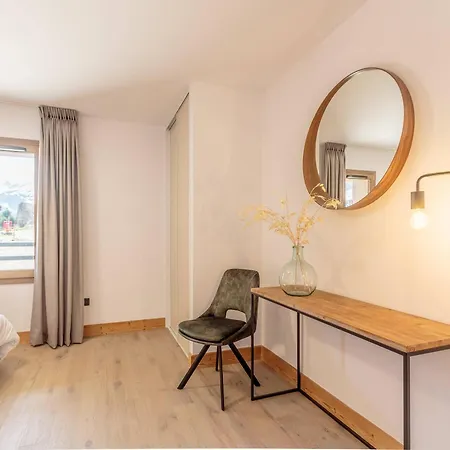 Cosy Avec Balcon, Parking Et Wi-fi A Champagny-en-vanoise - Fr-1-638-13 Apartment *