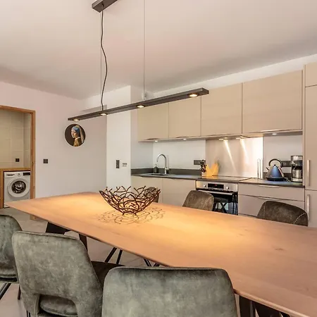Apartment Cosy Avec Balcon, Parking Et Wi-fi A Champagny-en-vanoise - Fr-1-638-13 La Plagne